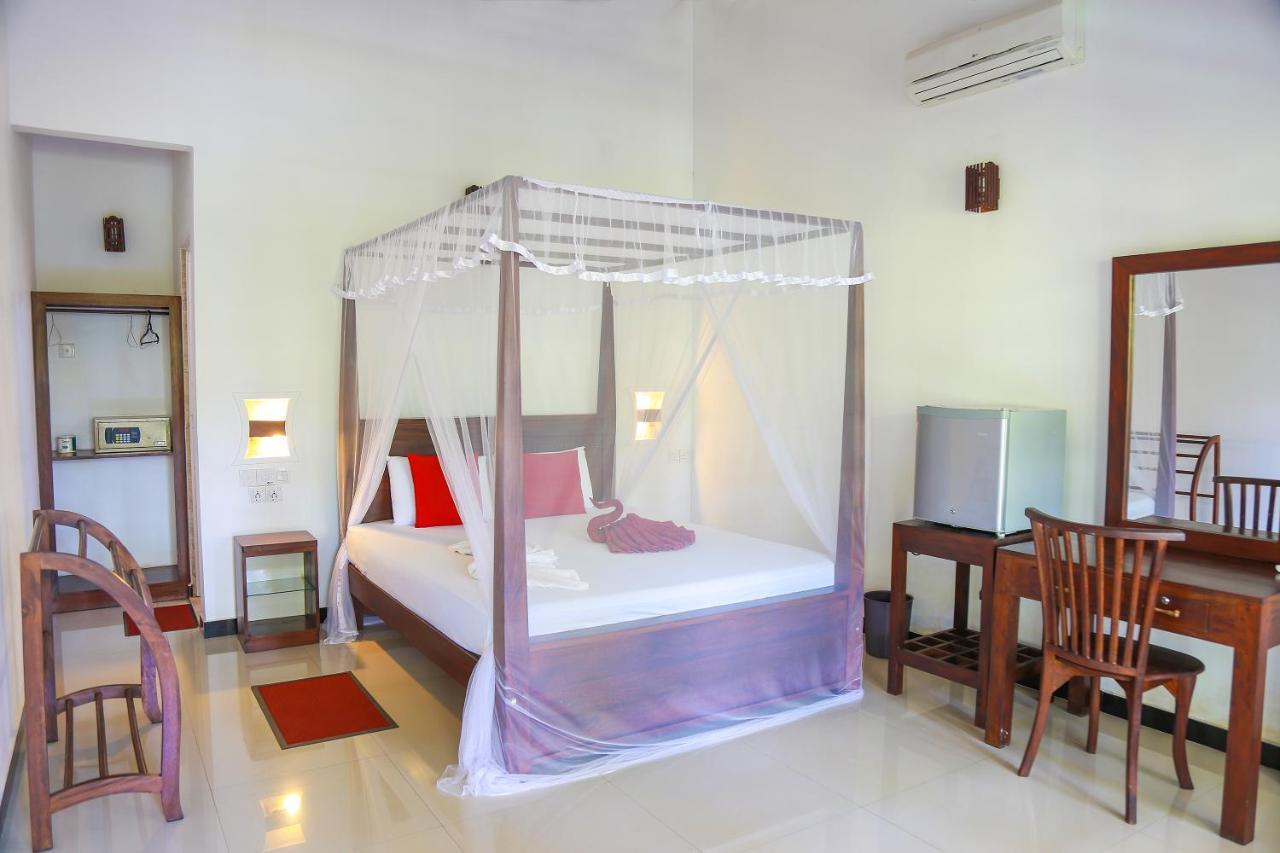 Tinara River Inn, Weligama Exterior photo